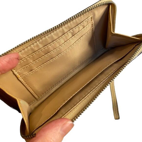 Coach Perforated Leather Wristlet Wallet 3x6 Beige Old Money Quiet Luxury Retro‎ - Picture 6 of 9